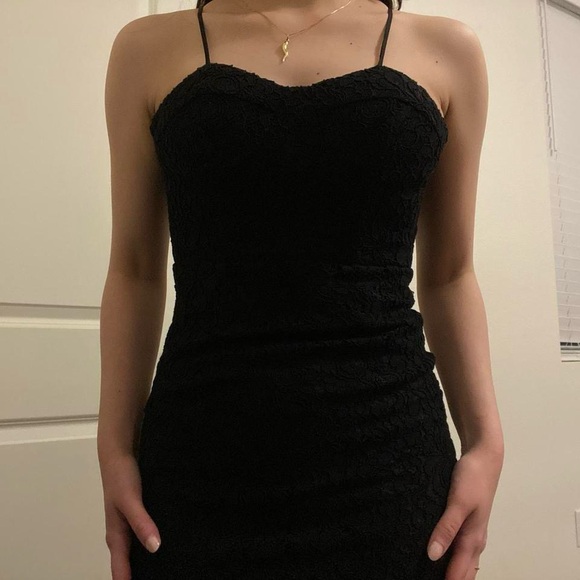 Bardot Dresses & Skirts - Bardot Pierre Lace Midi Cocktail Dress